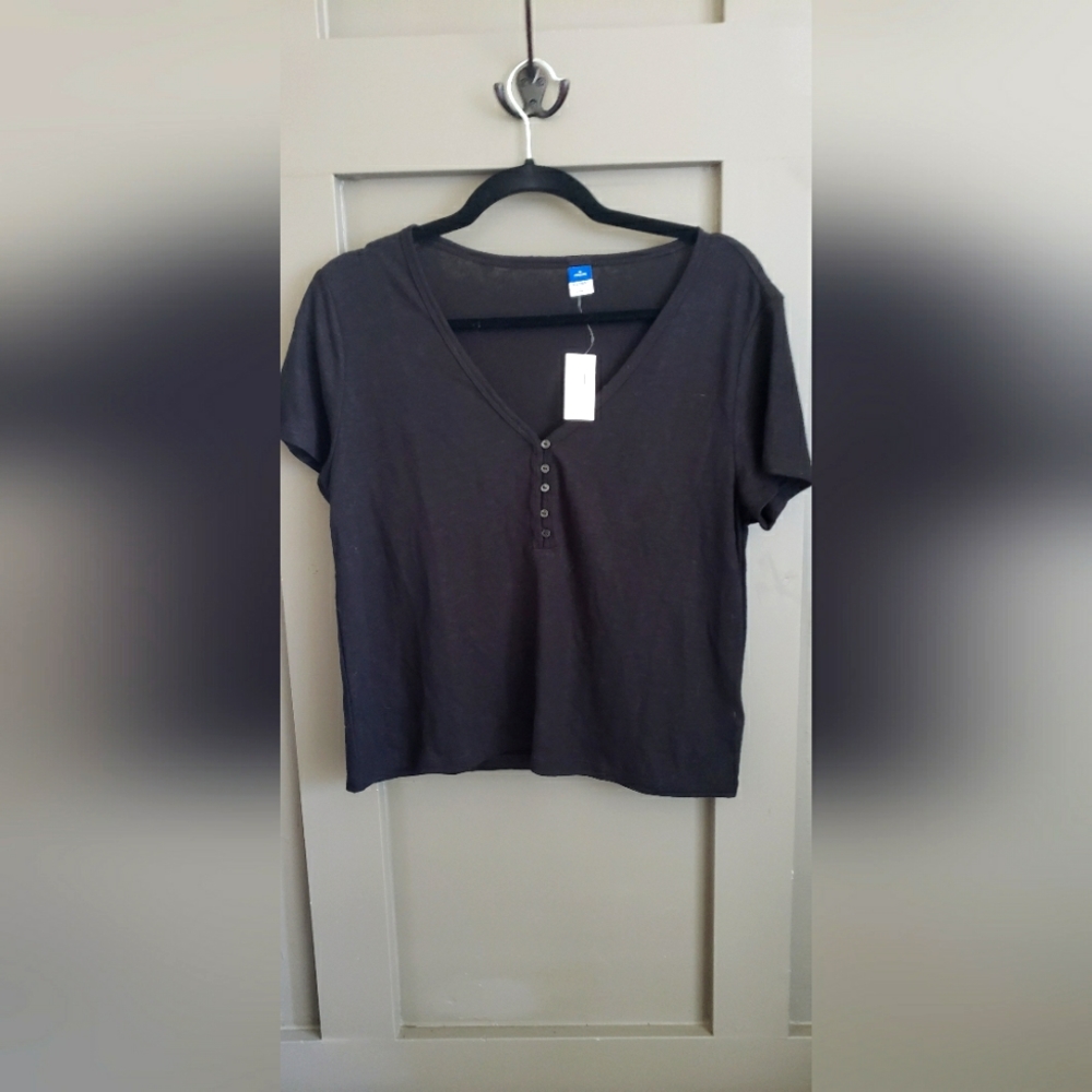 Women's petite size small Old navy black button v neck tee